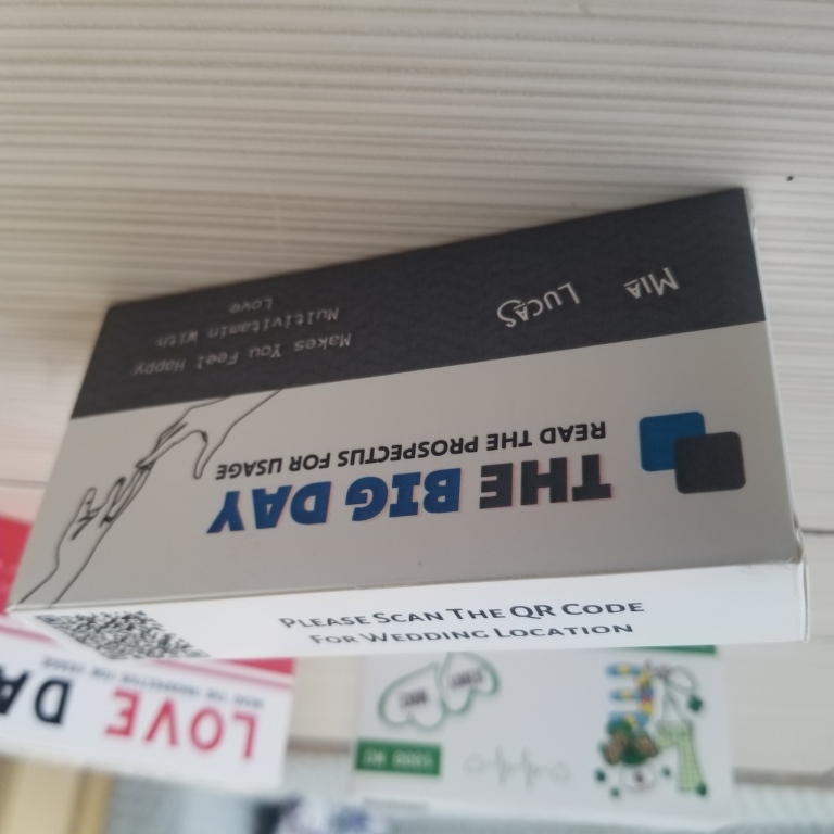 The Big Day En ilaç kutusu davetiyesi